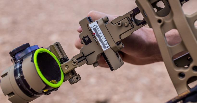 Adjusting yardage on single pin bow sight